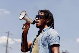 Fareed speaking at a 2020 community advocacy gathering